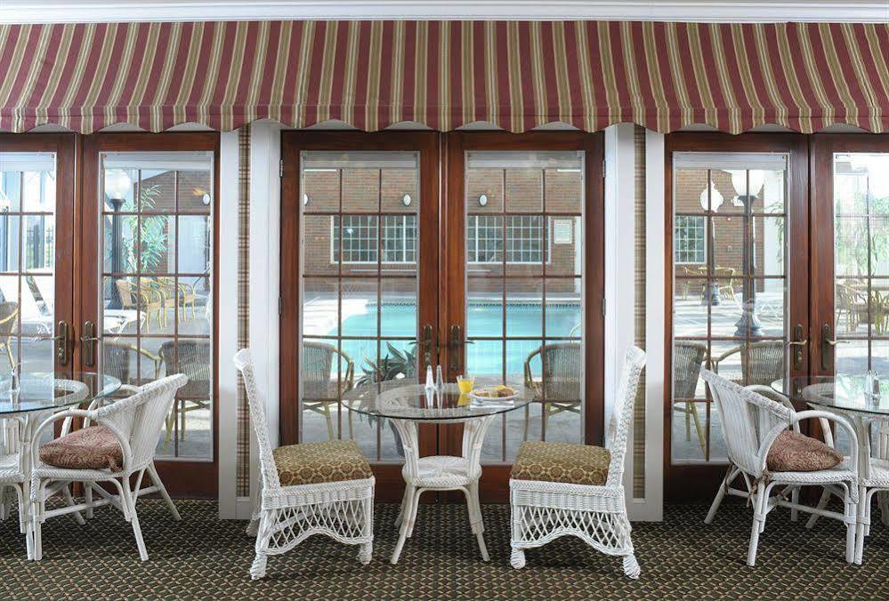 Carlisle Inn Sugarcreek Exterior foto