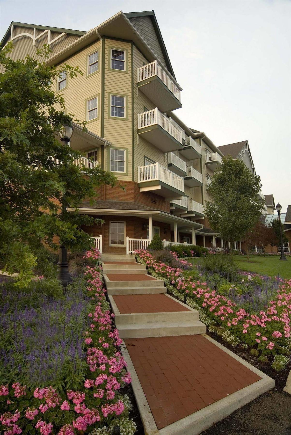Carlisle Inn Sugarcreek Exterior foto
